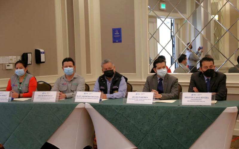 Mides y GOAL durante capacitación sobre mercados en crisis