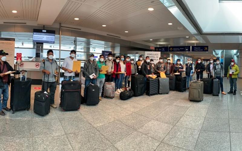 Consulado recibe y atiende a 200 nuevos trabajadores guatemaltecos en Montreal, Canadá 