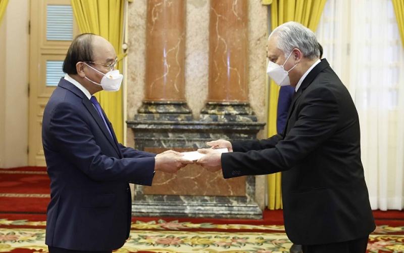 Embajador de Guatemala presenta Cartas Credenciales al presidente de Vietnam 