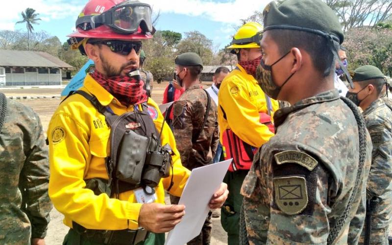 116 Soldados del Ejército de Guatemala concluyeron capacitación para combatir incendios forestales en el suroriente del país