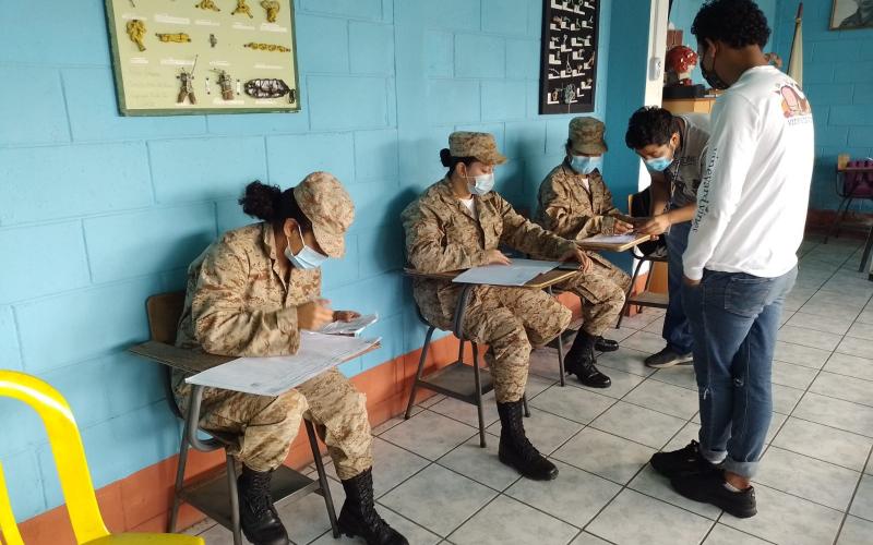 Reservistas del Ejército de Guatemala apoyan jornadas de vacunación en Santa Rosa