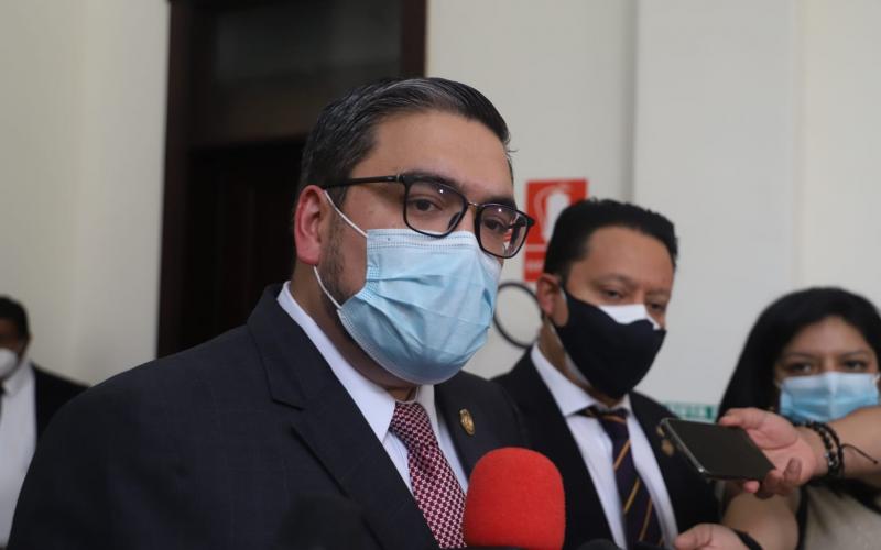 El Ministro Alberto Pimentel Mata en declaraciones al concluir la reunión de Jefes de Bloque.