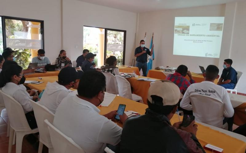 Técnicos municipales de Baja Verapaz son capacitados sobre gestión de residuos y desechos