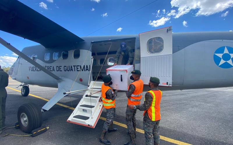 Fuerza Aérea Guatemalteca trasladó más de 50 mil vacunas contra el Coronavirus COVID-19 a Huehuetenango