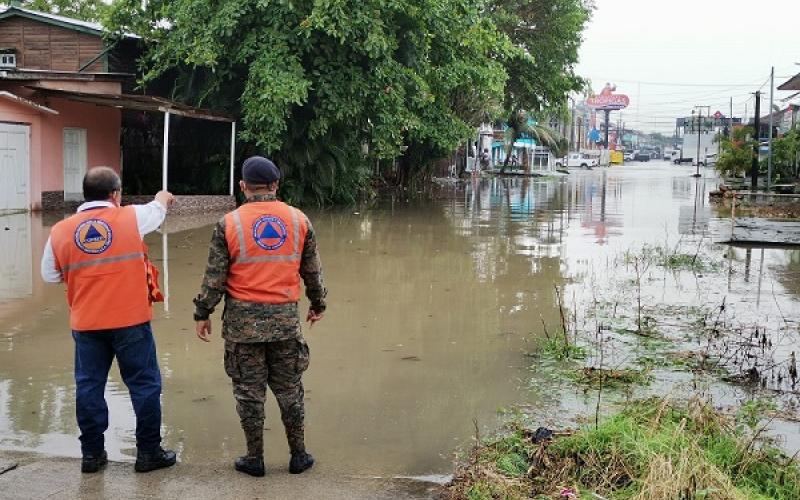 Brigada de Infantería de Marina auxilió a más de 700 guatemaltecos afectados por lluvias en comunidad Arapagho de Morales, Izabal