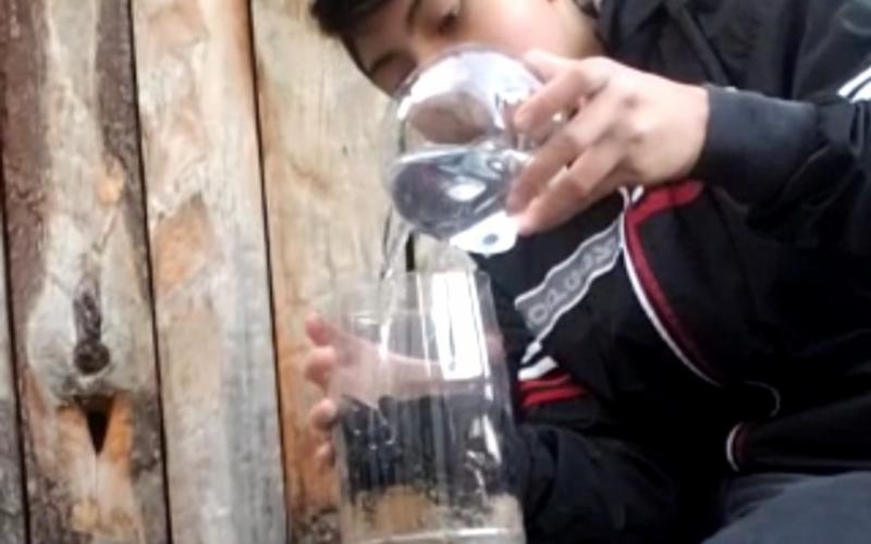 Estudiantes crean filtros de agua para conocer los procesos naturales