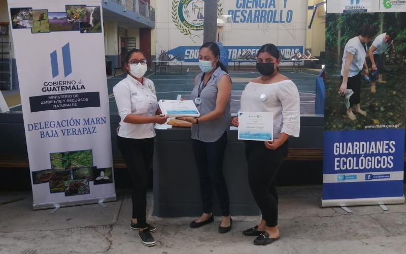 Jóvenes de Baja Verapaz asumen el compromiso de Guardianes Ecológicos