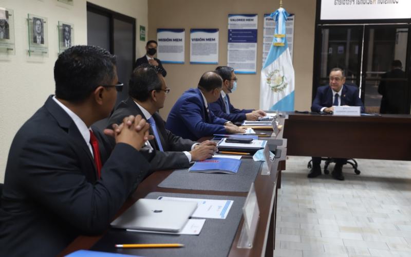 El presidente Alejandro Giammattei visitó las instalaciones del MEM.