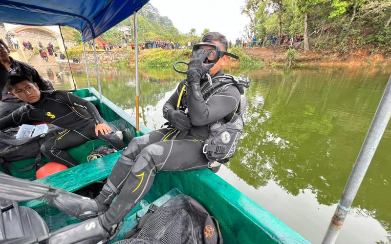 Buzos de la Marina de la Defensa Nacional