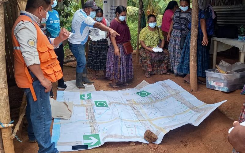 Taller de capacitación en la aldea Campur, Santa Catalina La Tinta, Alta Verapaz.