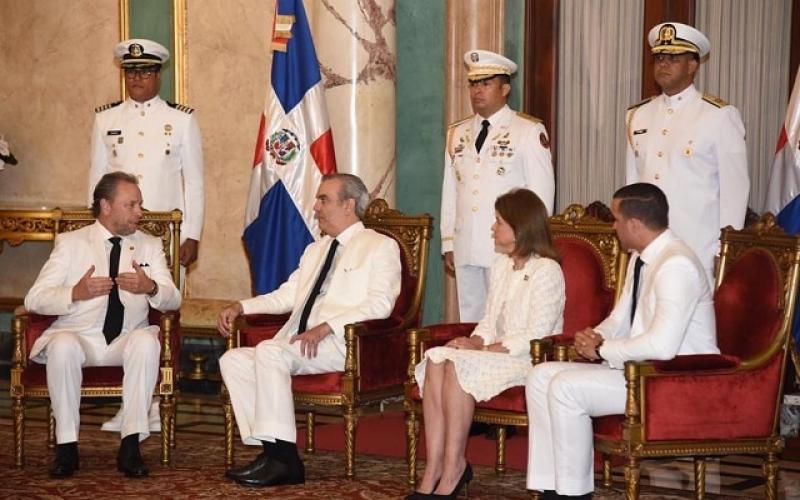 Embajador de Guatemala presenta Cartas Credenciales al presidente de República Dominicana       