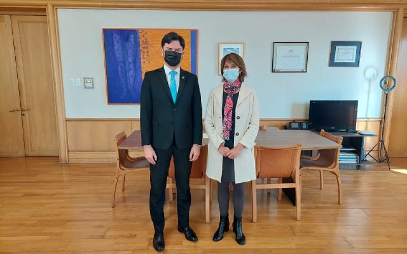 Embajador de Guatemala aborda temas bilaterales con subsecretaria de Relaciones Exteriores de Chile