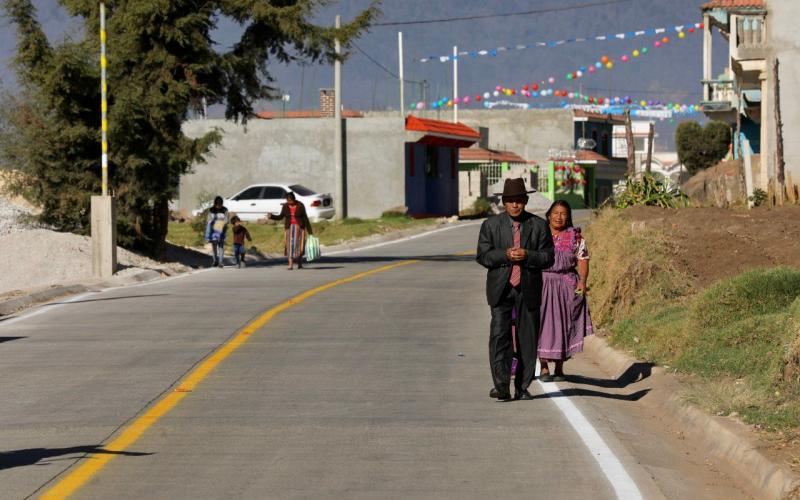 Fodes mejora camino en La Esperanza, Quetzaltenango