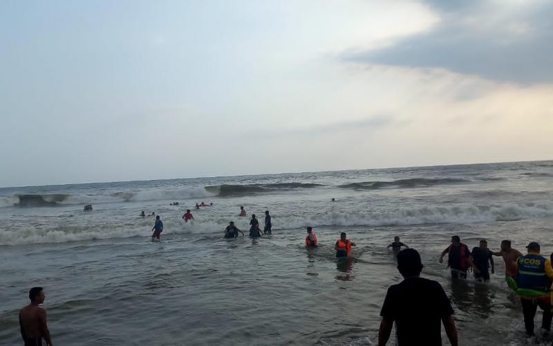 Rescate a tripulantes de embarcación que volcó, en San Marcos