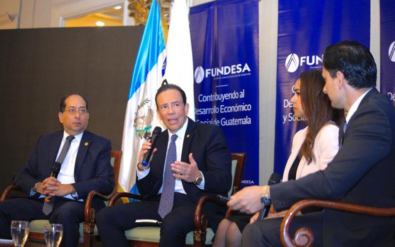 Ministro participa en foro organizado por FUNDESA 