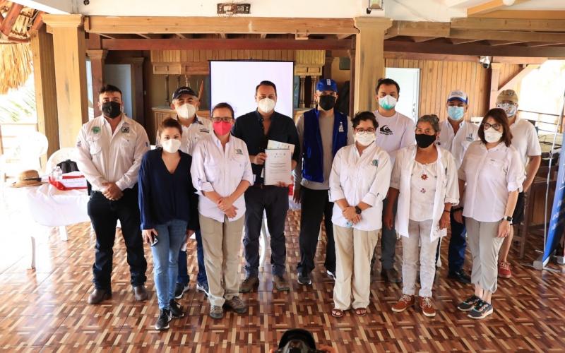 Entregan proyecto para la conservación de especies marinas en el litoral del Pacífico