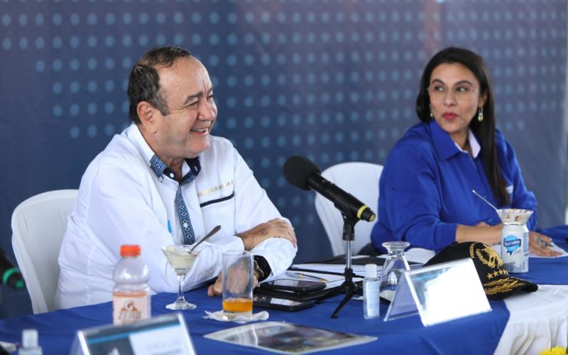 Presidente Alejandro Giammattei en su reunión con alcaldes del departamento de Guatemala