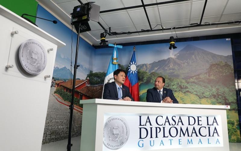 Minex estrena podcast de diplomacia con embajador de Taiwán como primer invitado 