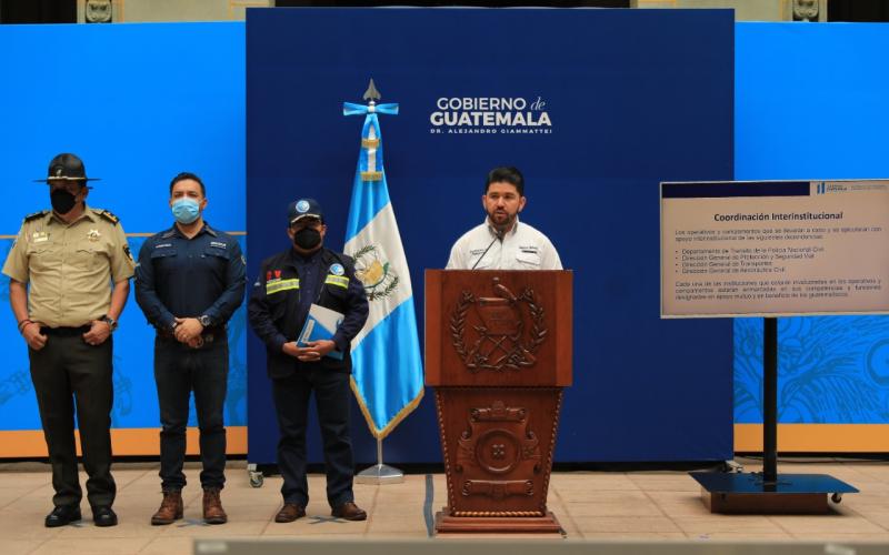 Viceministro de Transporte y directores de Transportes, Aeronáutica y Provial 