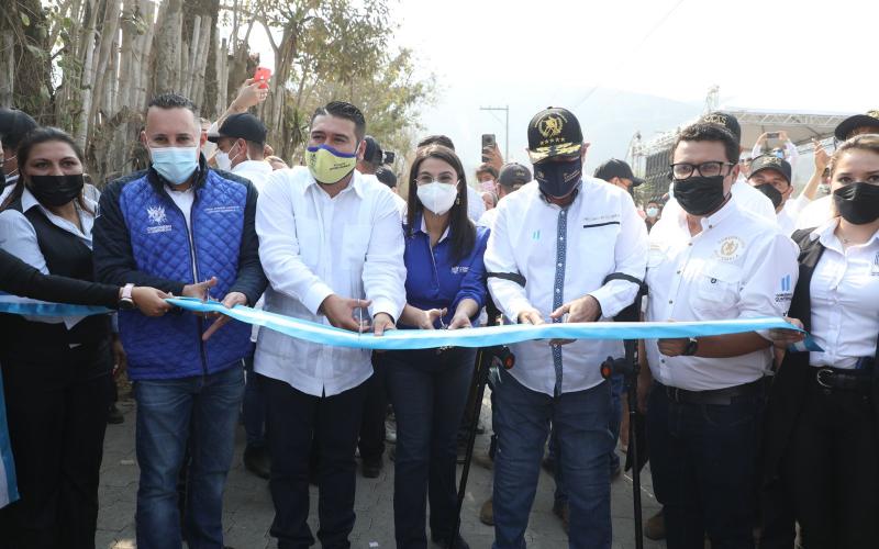 Presidente Giammattei y autoridades locales en inaguración de obras en el Departamento de Guatemala