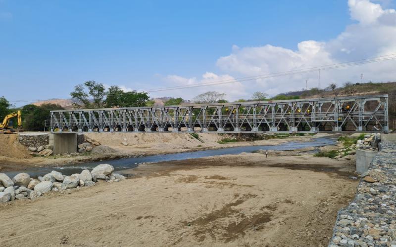 Cuerpo de Ingenieros del Ejército finalizó instalación de puente que beneficia a más de 1,900 familias de Gualán, Zacapa