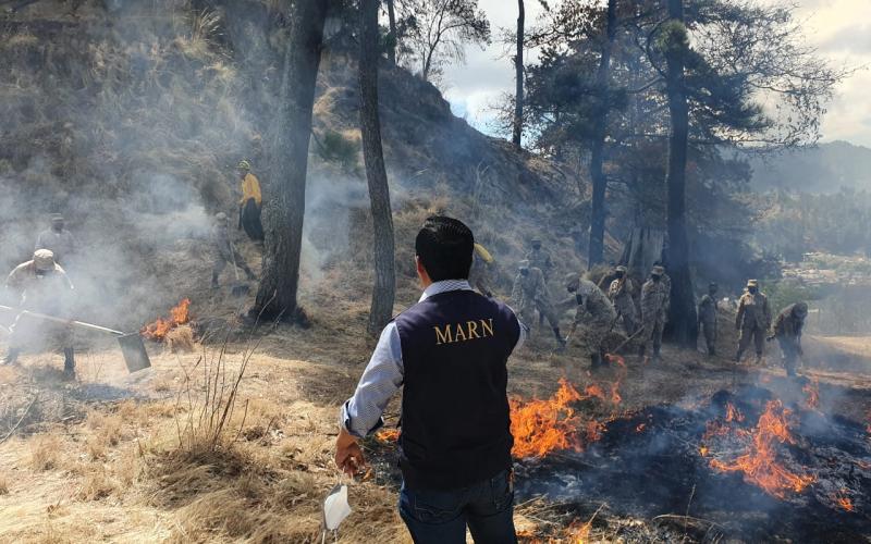 Reservas Militares de Totonicapán capacitadas para combatir incendios forestales