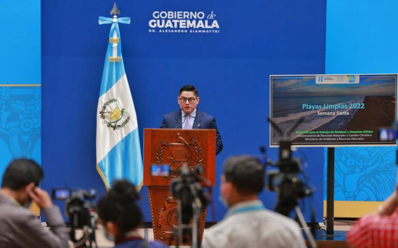 Veraneantes  ya  disfrutan de la arena, el sol y de las playas limpias