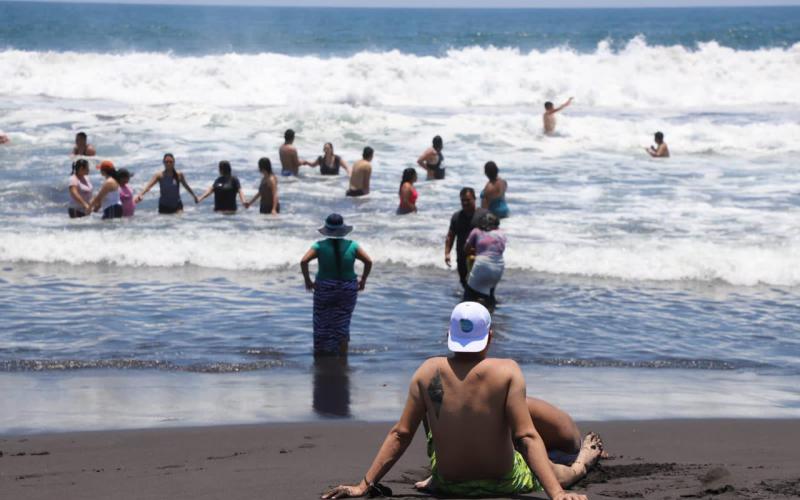 Veraneantes tienen playas limpias en Semana Santa