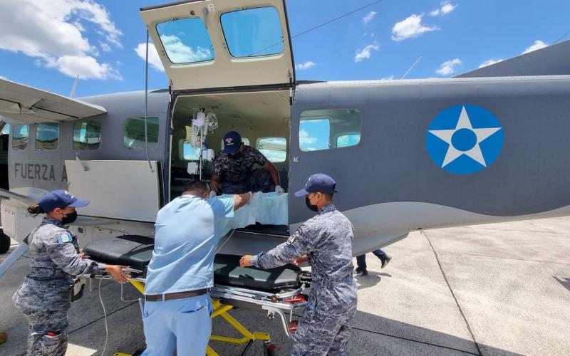 Fuerza Aérea Guatemalteca apoyó traslado aeromédico de menor con quebrantos de salud