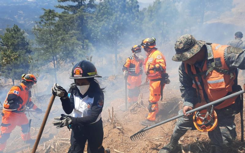 Ejército de Guatemala apoyó combate de incendios forestales en cinco departamentos del país