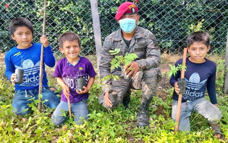 Ejército de Guatemala conmemora el Día Internacional de la Tierra protegiendo los recursos naturales de los guatemaltecos