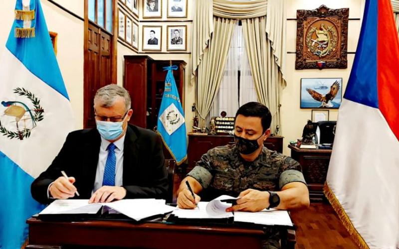 Ministerios de la Defensa de Guatemala y la República Checa suscriben Memorándum de Entendimiento para fortalecer capacidades de defensa