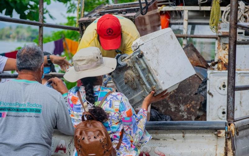 MARN impulsa jornada de limpieza en Flores, Petén