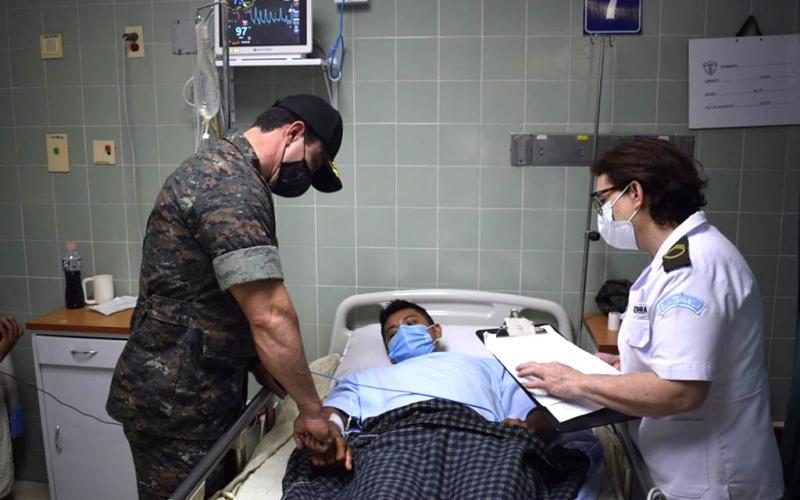 Ministro de la Defensa Nacional visitó a los soldados que resultaron heridos en Izabal