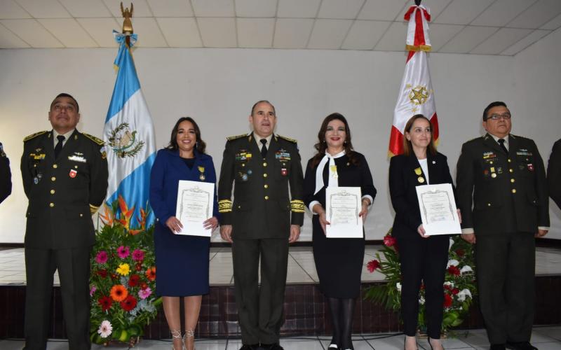 Ministerio de la Defensa Nacional otorgó medalla “Monja Blanca”, a mujeres destacadas.
