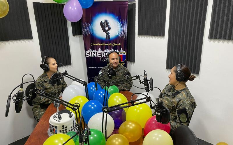 Sinergia Radio en Línea celebra su primer aniversario al aire.