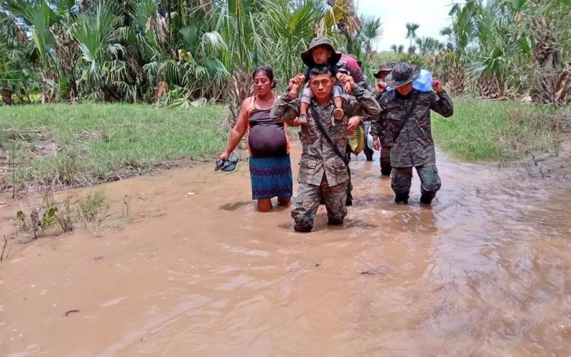 Ejército de Guatemala recomienda a la población qué hacer ante las fuertes lluvias