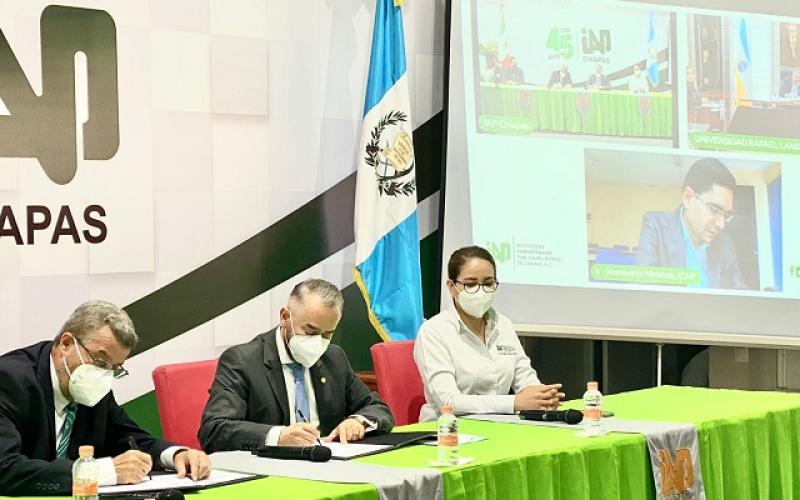 Consulado de Guatemala participa en firma de carta que propicia intercambio académico entre la URL y el Instituto de Administración Pública de Chiapas 