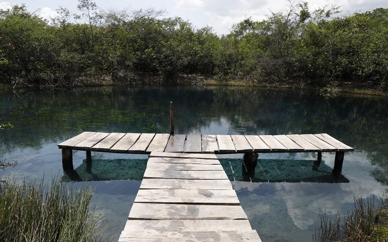 MARN promueve el saneamiento ambiental en el Cráter Azul, Petén