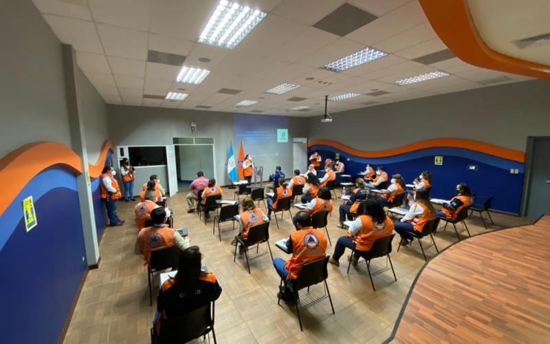 Taller impartido dentro de las instalaciones de la CONRED.