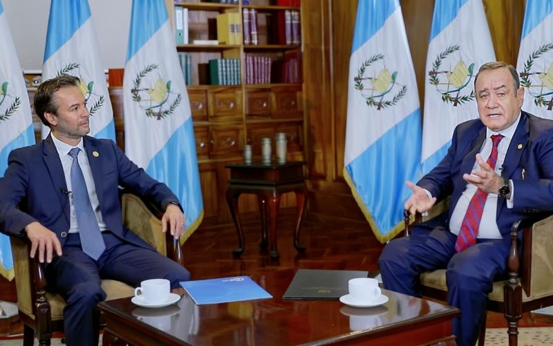 En Consulta con el Dr. Giammattei