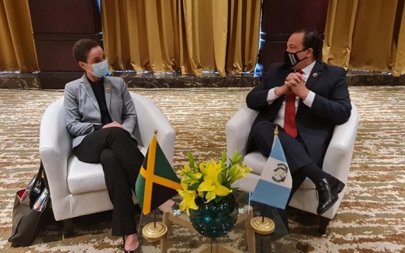 Cancilleres de Guatemala y Jamaica dialogan sobre retos y oportunidades regionales 