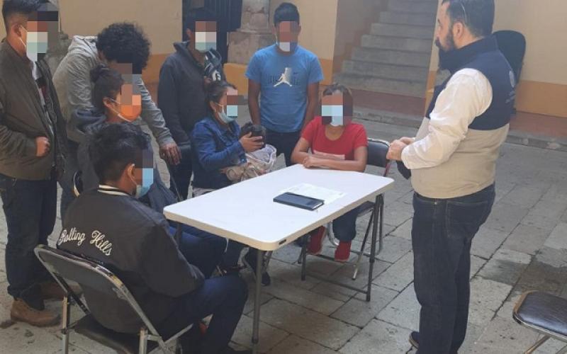 Consulado asiste a 11 guatemaltecos interceptados en Oaxaca, México