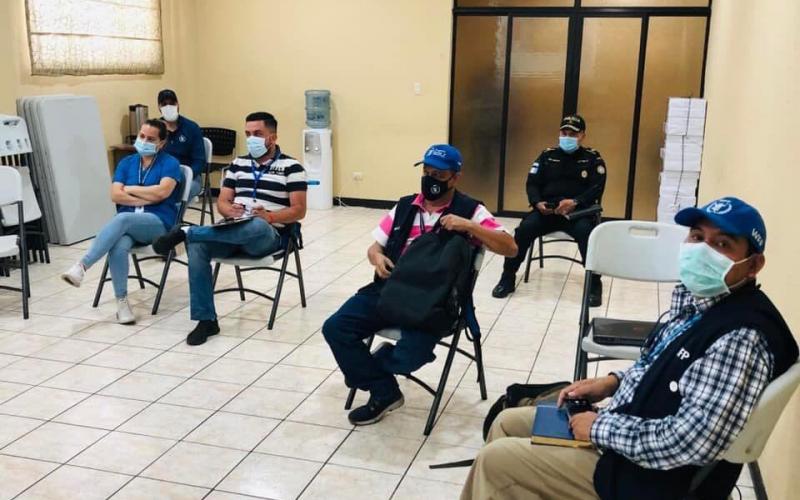 Personal de Mides, MAGA y Sesan en reunión con PMA.