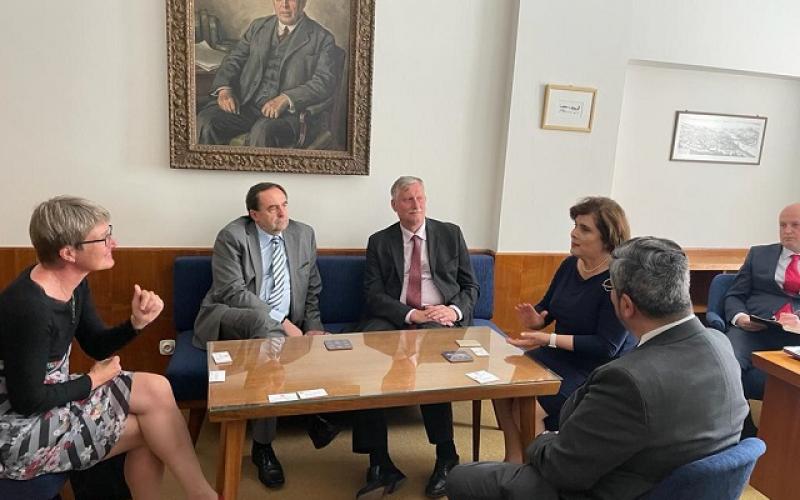 Guatemala explora colaboraciones en temas culturales con universidad checa 