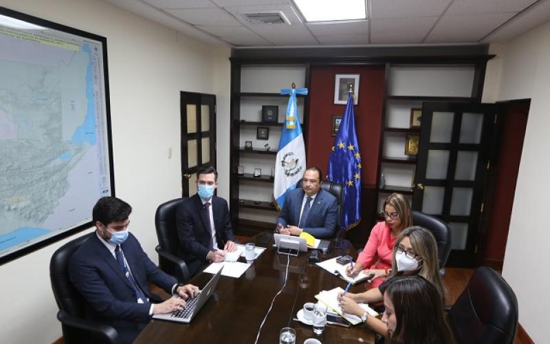 Canciller Mario Búcaro aborda temas de interés mutuo con eurodiputados