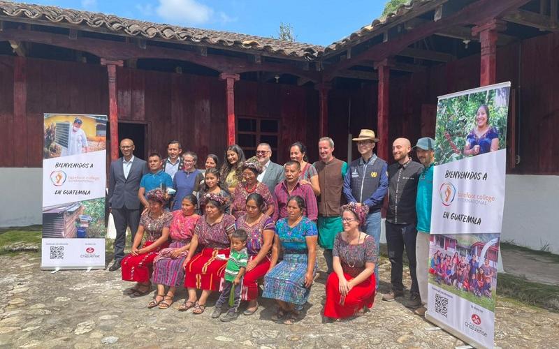 La primer cohorte de Barefoot College en Guatemala inicia operaciones.