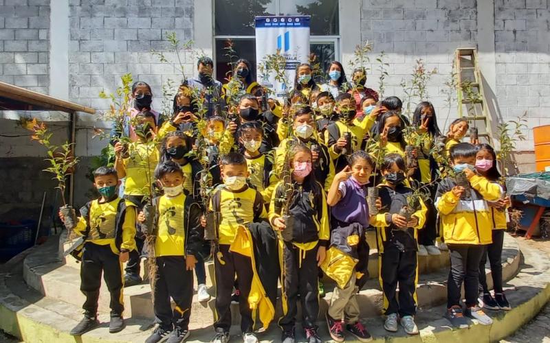 MARN y estudiantes plantas árboles en Malacatán