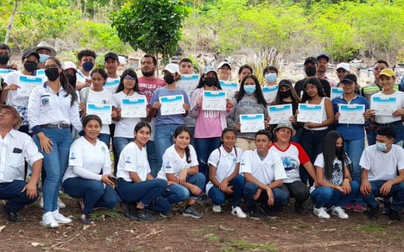 Guardianes Ecológicos aprenden sobre la importancia de las abejas y la biodiversidad