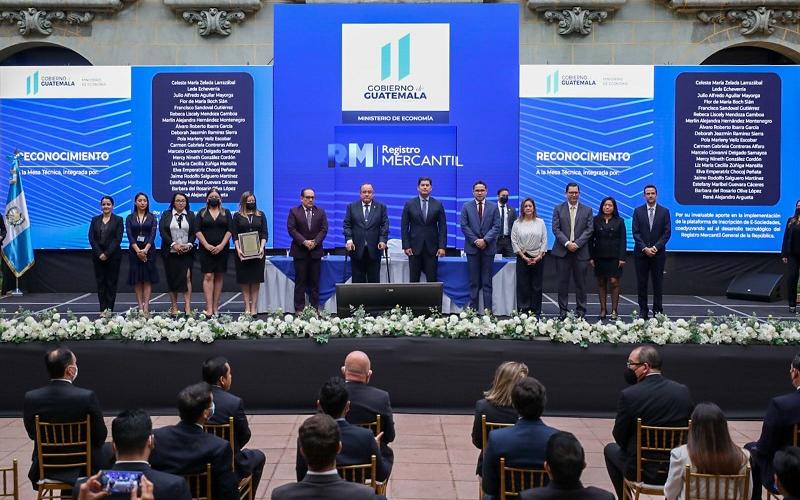 El evento fue presidido por el presidente Giammattei.